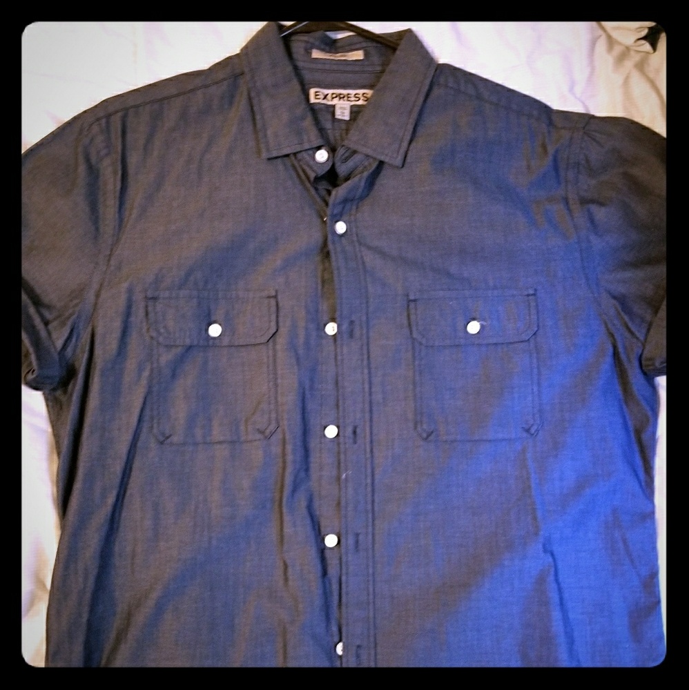 Express fitted short sleeve shirt.